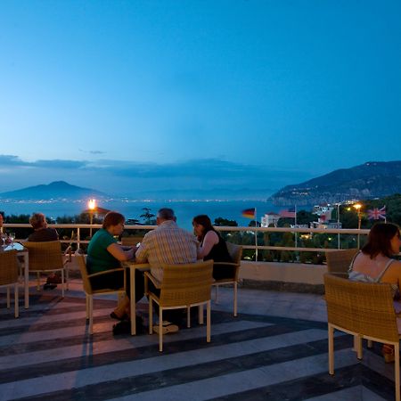 Grand Hotel Vesuvio Соренто Екстериор снимка