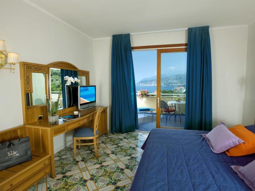 Grand Hotel Vesuvio Соренто Екстериор снимка