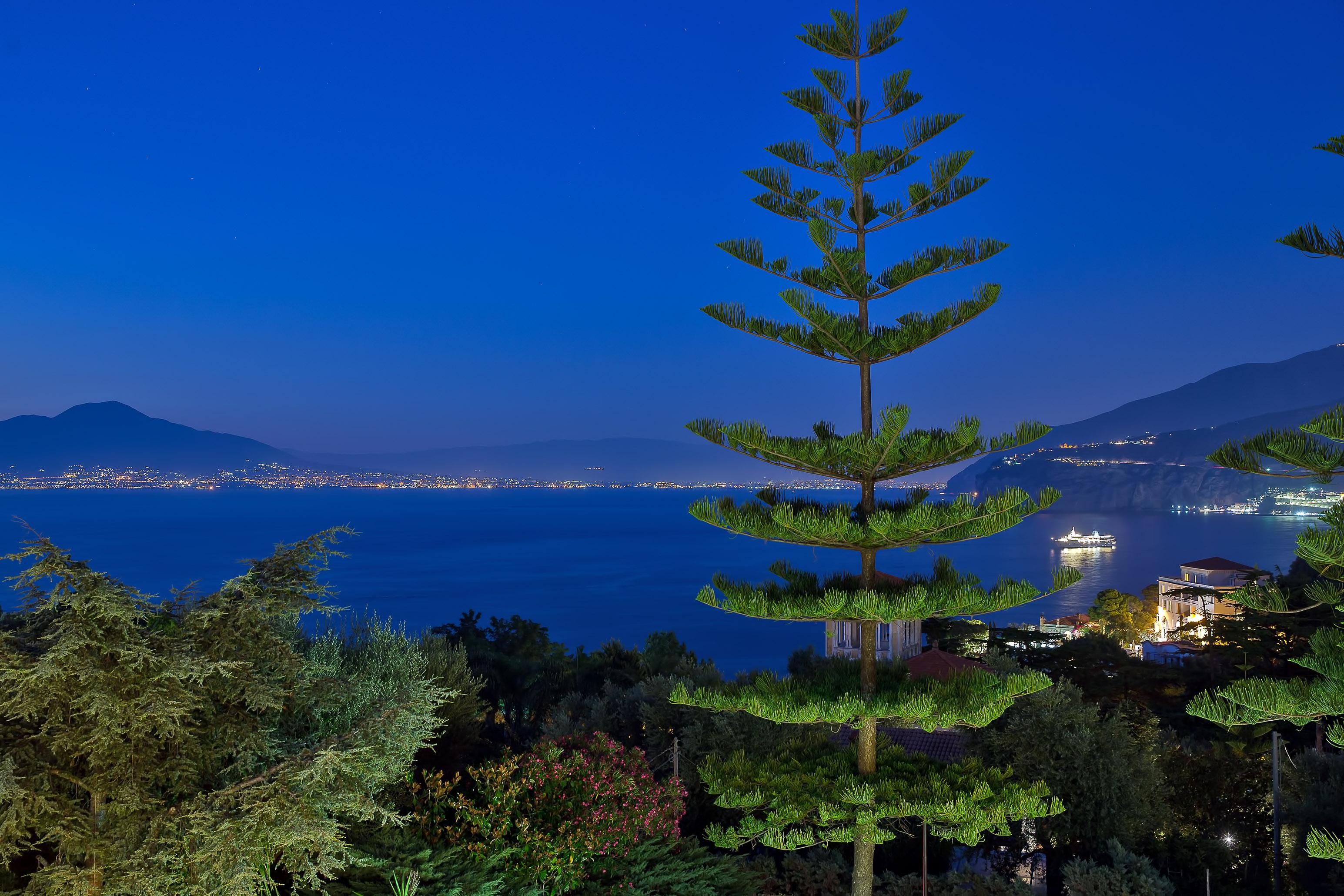 Grand Hotel Vesuvio Соренто Екстериор снимка