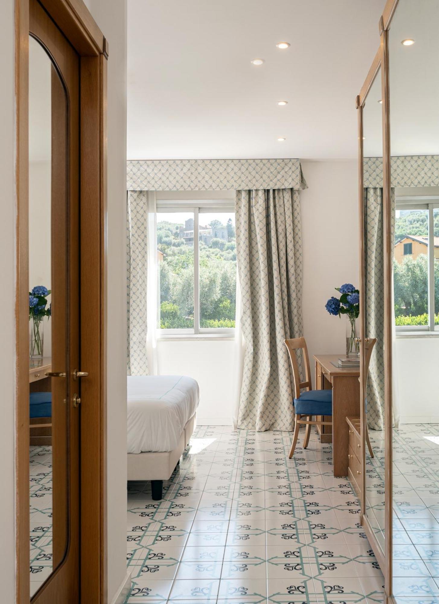 Grand Hotel Vesuvio Соренто Екстериор снимка