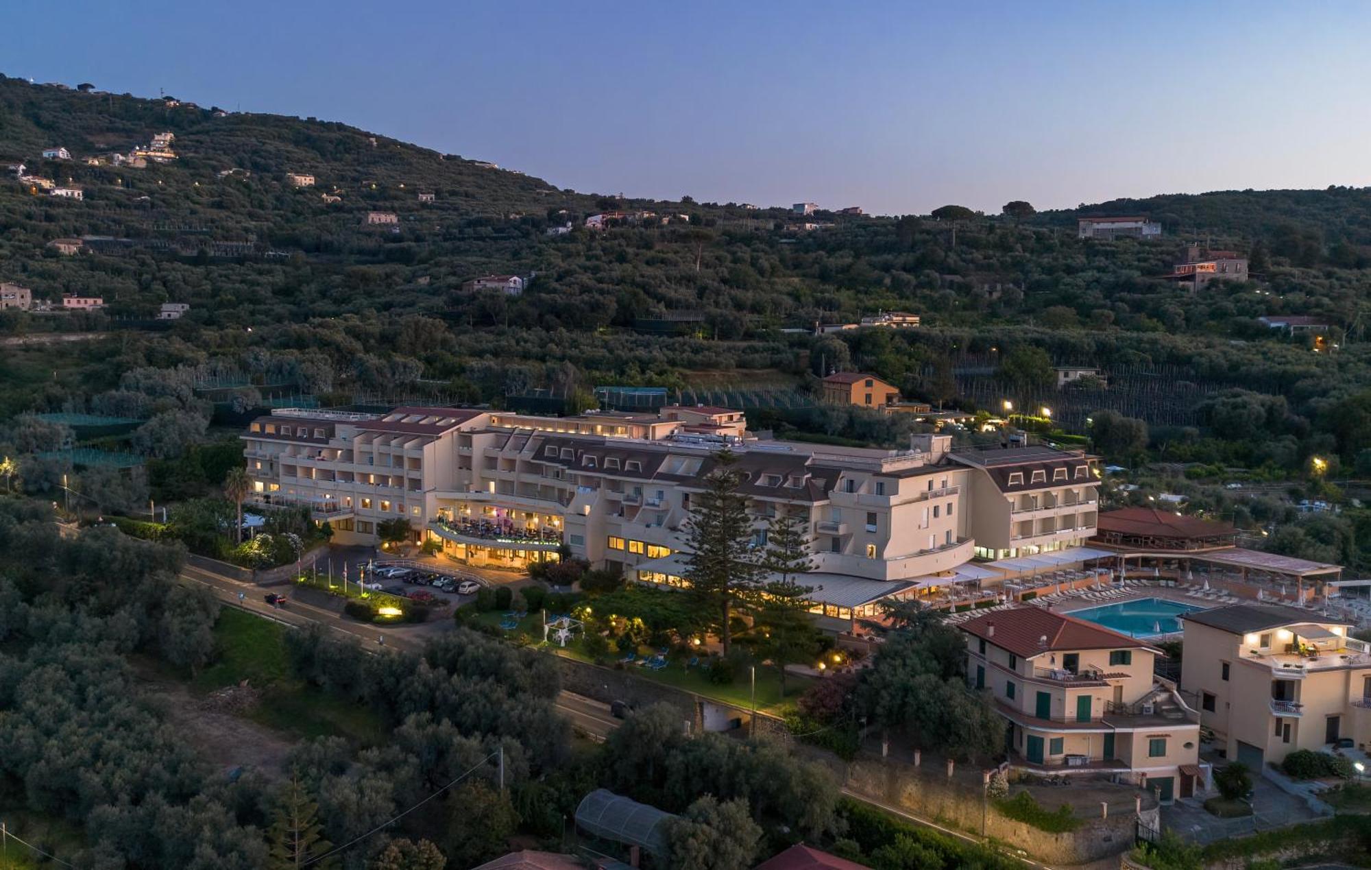 Grand Hotel Vesuvio Соренто Екстериор снимка