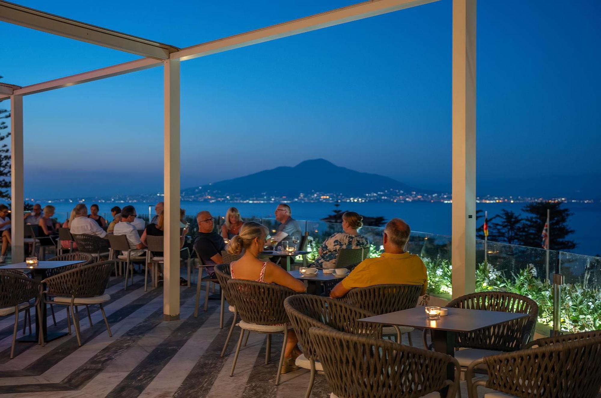 Grand Hotel Vesuvio Соренто Екстериор снимка