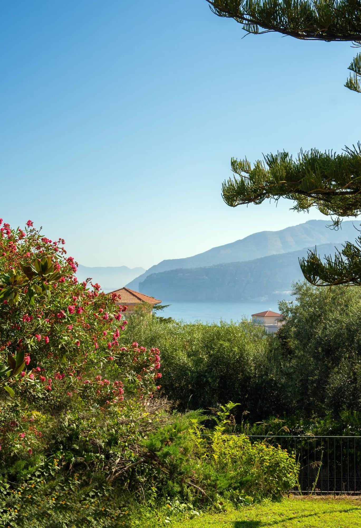 Grand Hotel Vesuvio Соренто Екстериор снимка