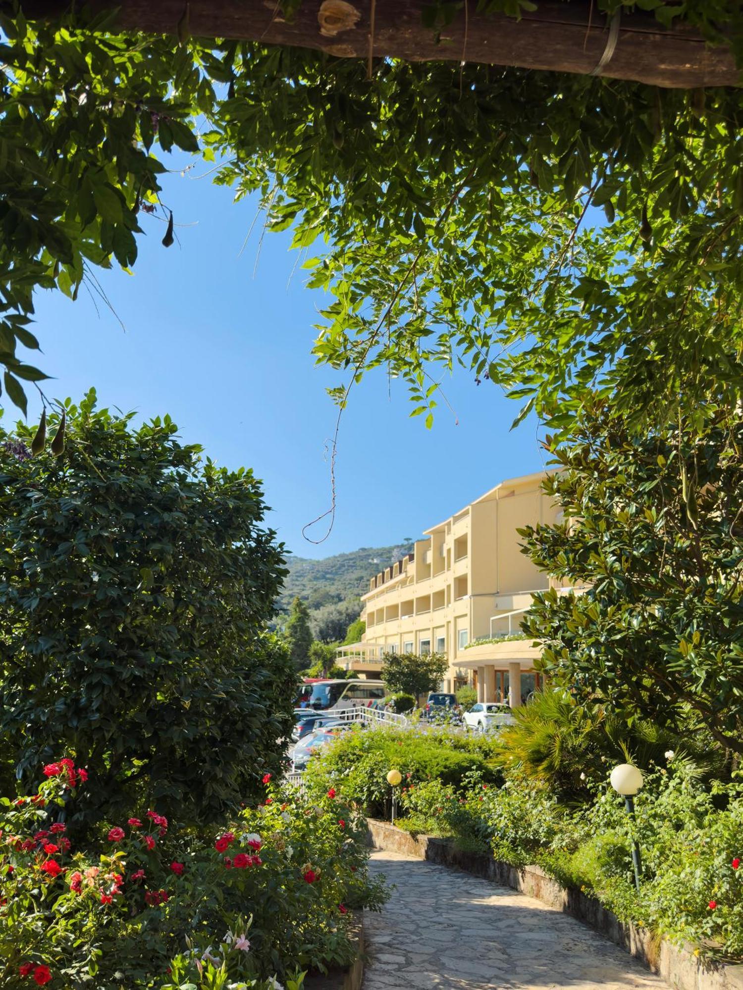 Grand Hotel Vesuvio Соренто Екстериор снимка
