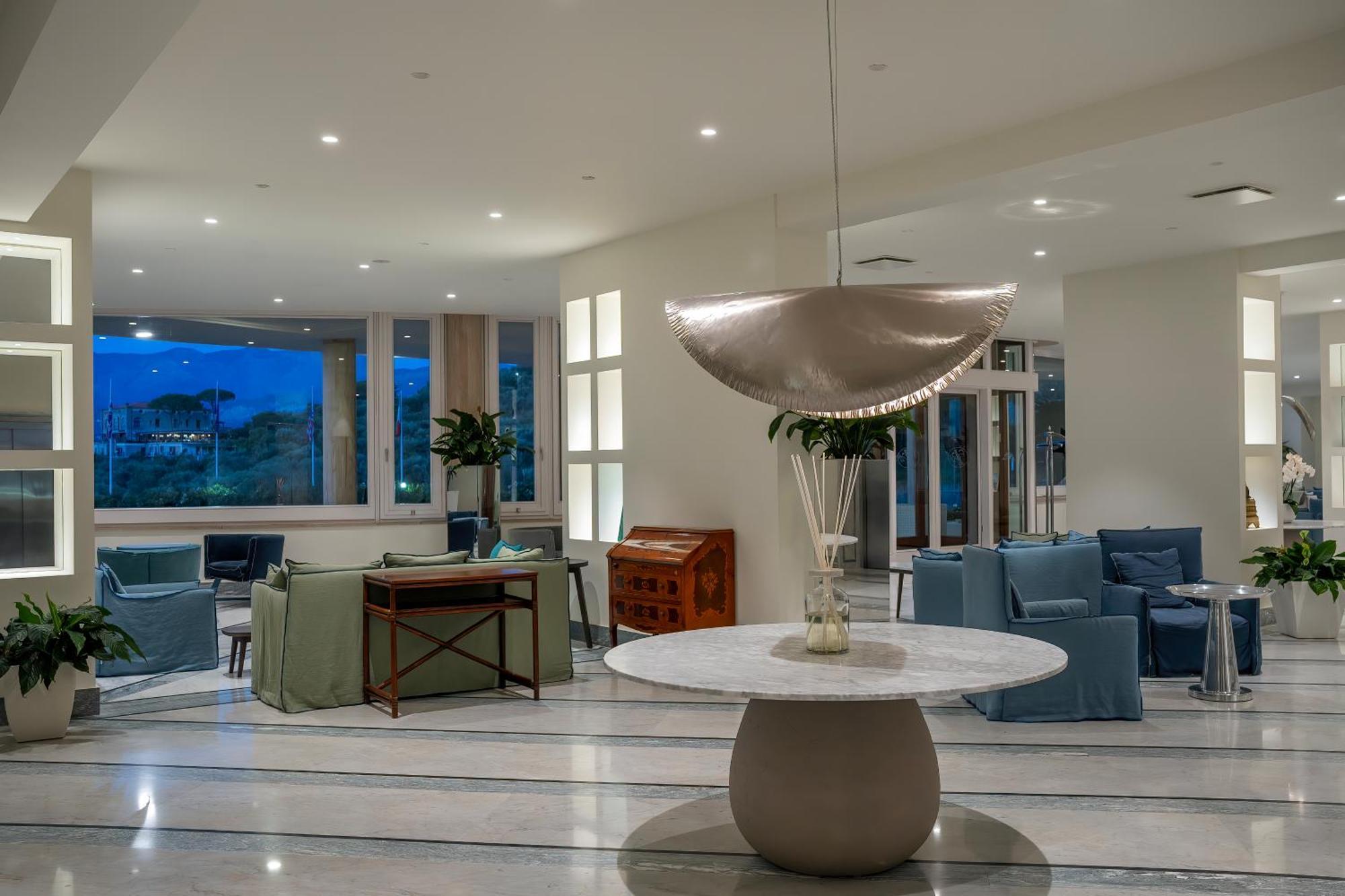 Grand Hotel Vesuvio Соренто Екстериор снимка