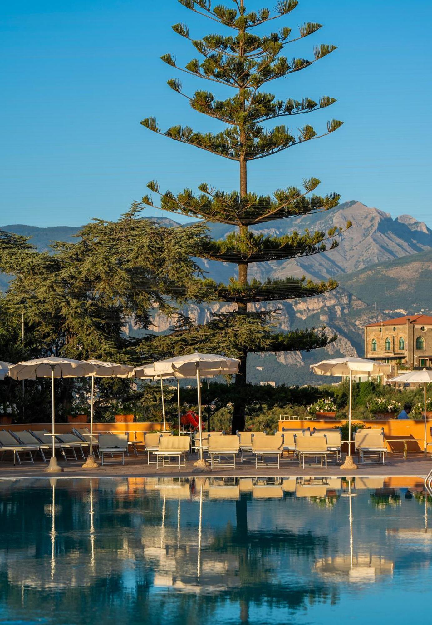 Grand Hotel Vesuvio Соренто Екстериор снимка