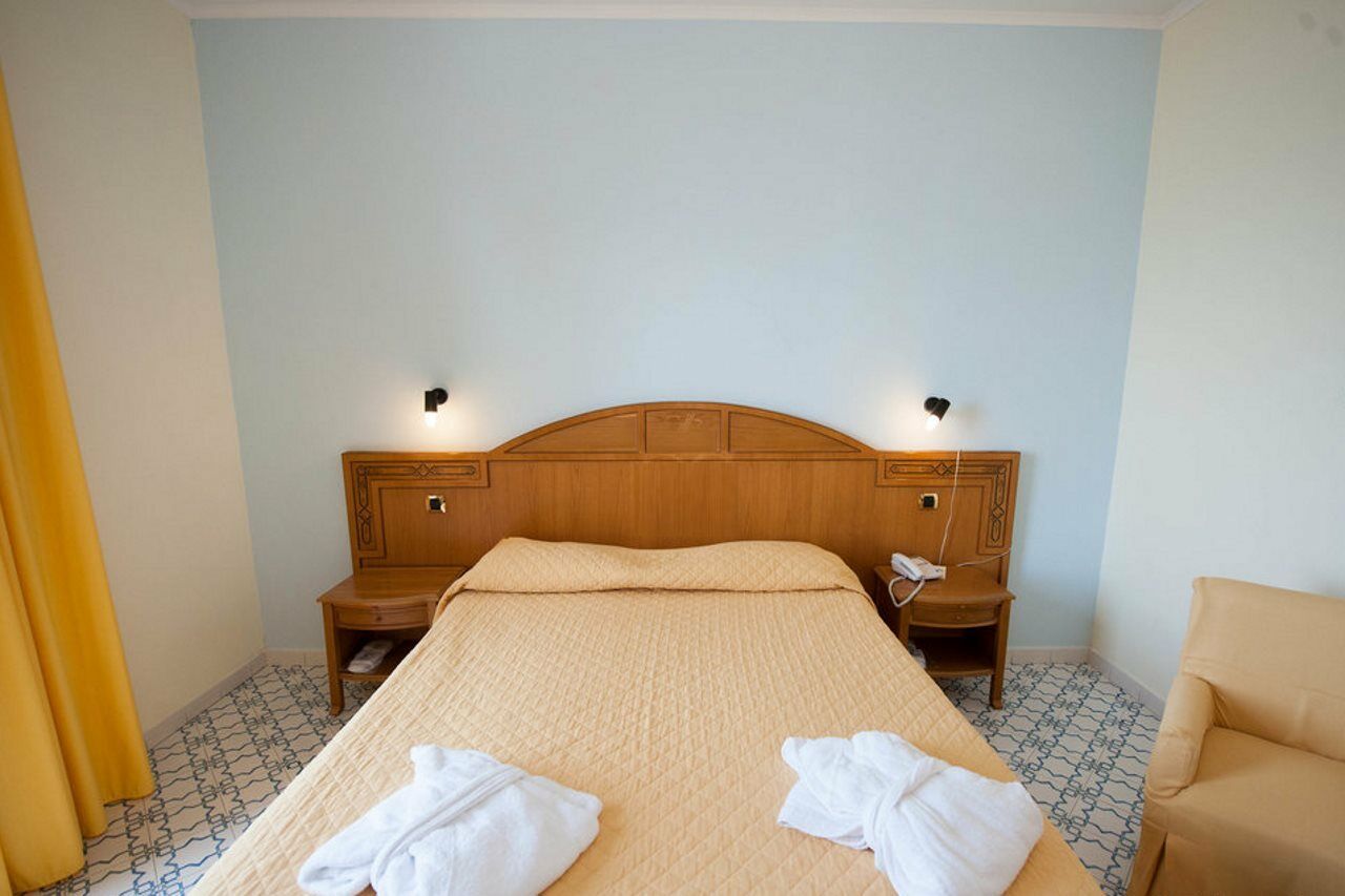 Grand Hotel Vesuvio Соренто Екстериор снимка